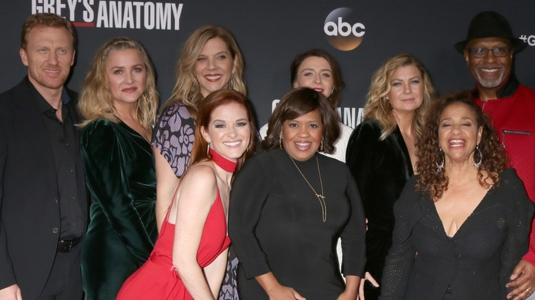 group cast shot of Grey's Anatomy