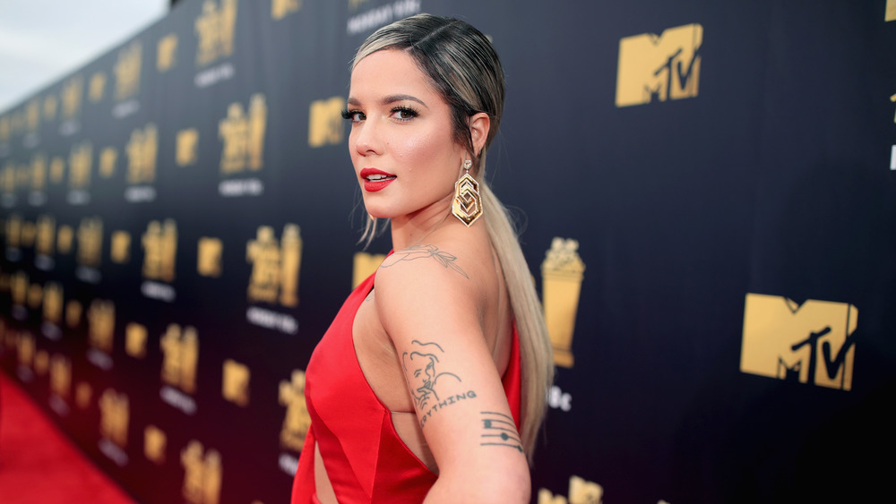 Halsey poses on the red carpet