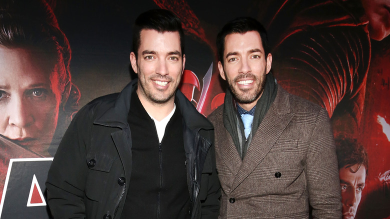 Jonathan and Drew Scott posing together