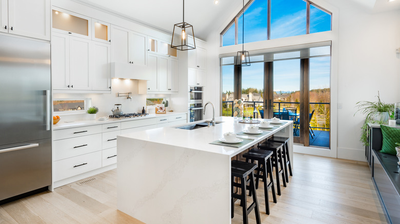 all white kitchen 