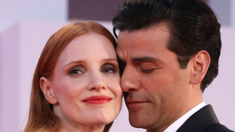 Jessica Chastain and Oscar Isaac close together