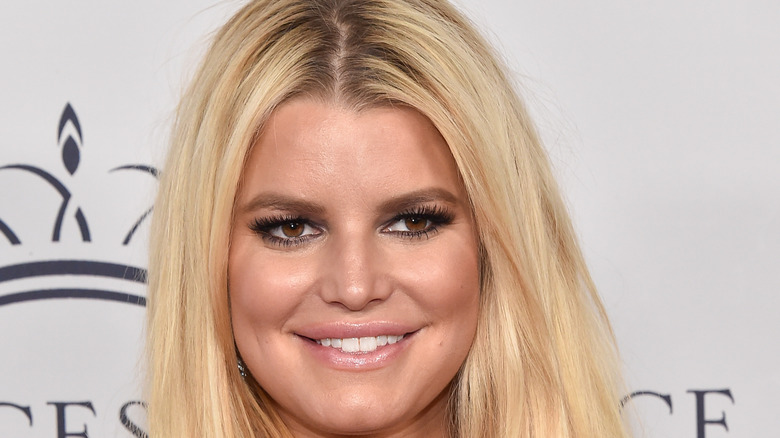 Jessica Simpson smiling with natural makeup