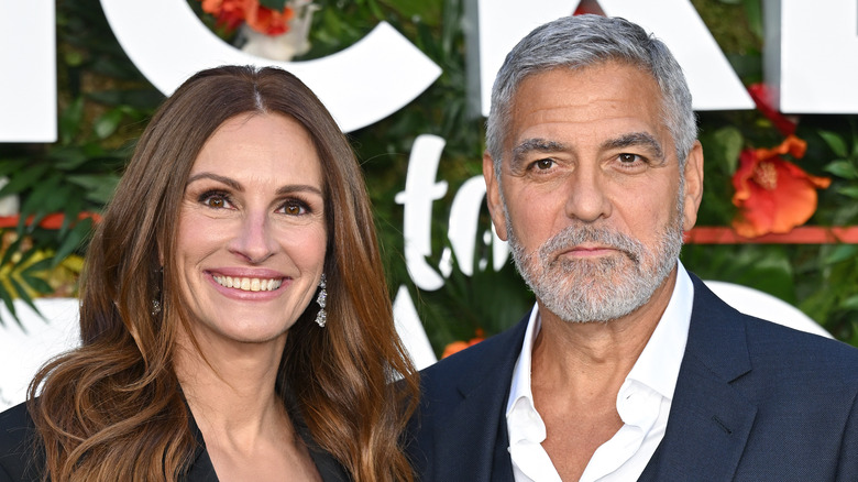 Julia Roberts and George Clooney on the red carpet. 