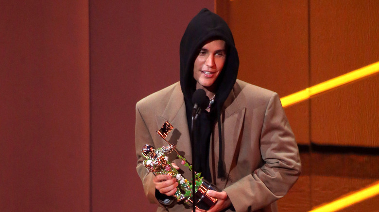 Justin Bieber accepts the Best Pop award for "Peaches", 2021