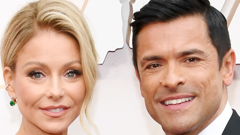 Kelly Ripa and Mark Consuelos smiling