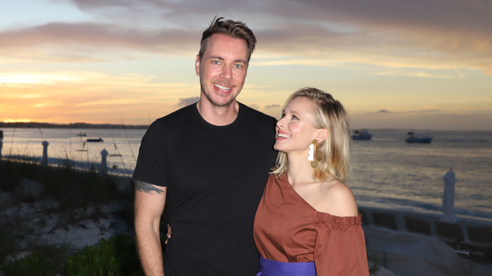 <a href="https://www.thelist.com/1767767/kristen-bell-dax-shepard-courthouse-wedding/" target="_blank">Why Kristen Bell And Dax Shepard Opted For A Courthouse Wedding</a>