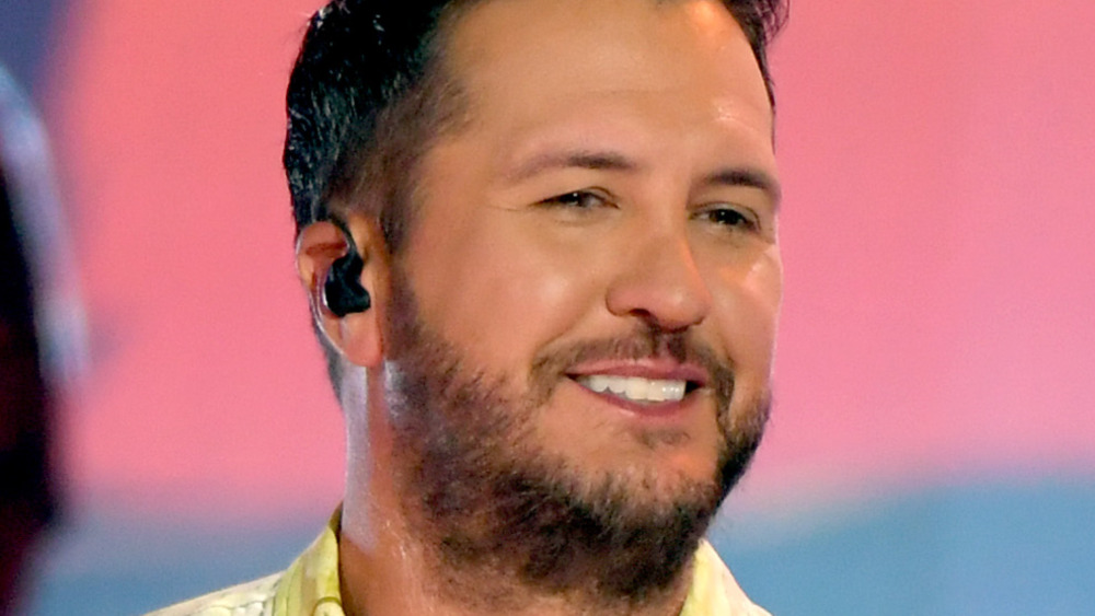 Luke Bryan performs