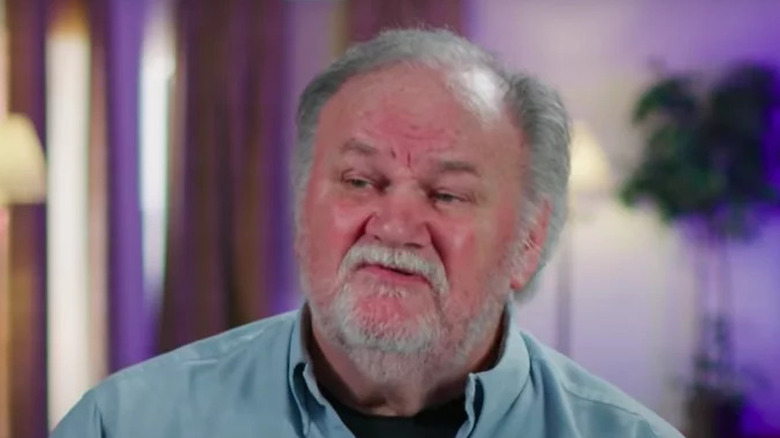 Thomas Markle does a TV interview.