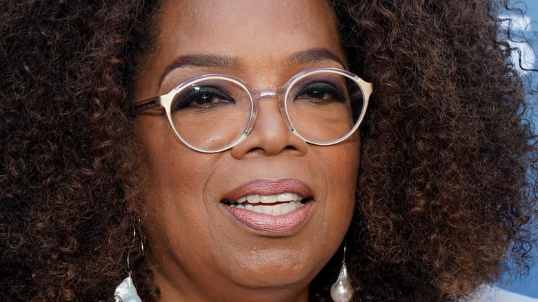 Oprah Winfrey posing at event