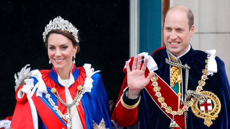 Prince William and Princess Catherine waving