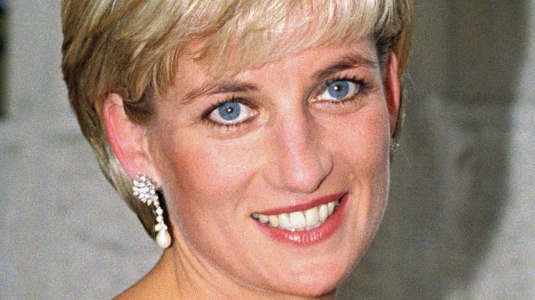 Princess Diana short hair diamond pearl drop earring