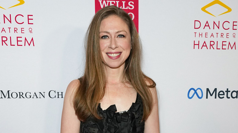 Chelsea Clinton posing on the red carpet 