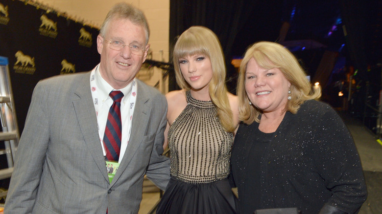Taylor Swift with her parents 