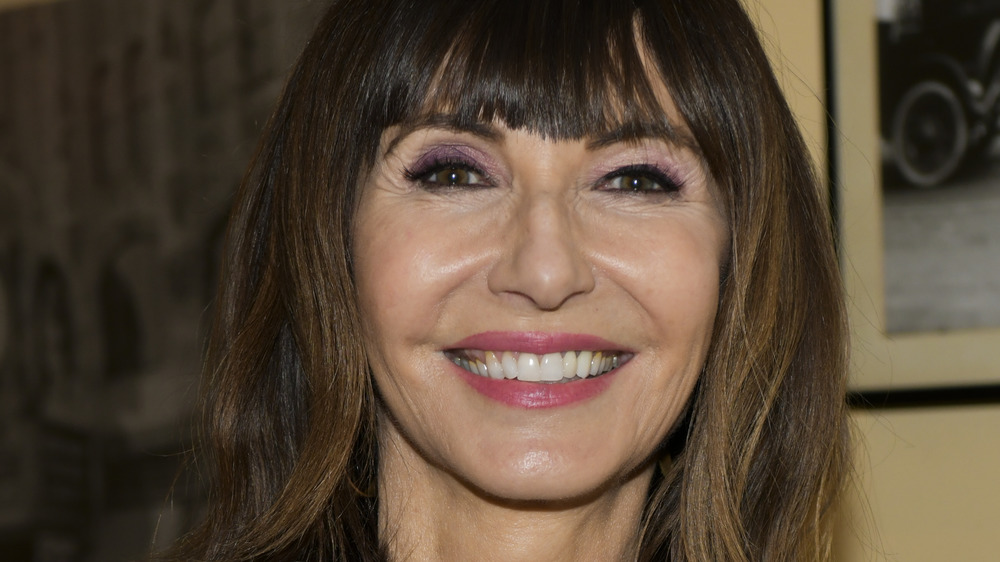 Mary Steenburgen purple eye shadow