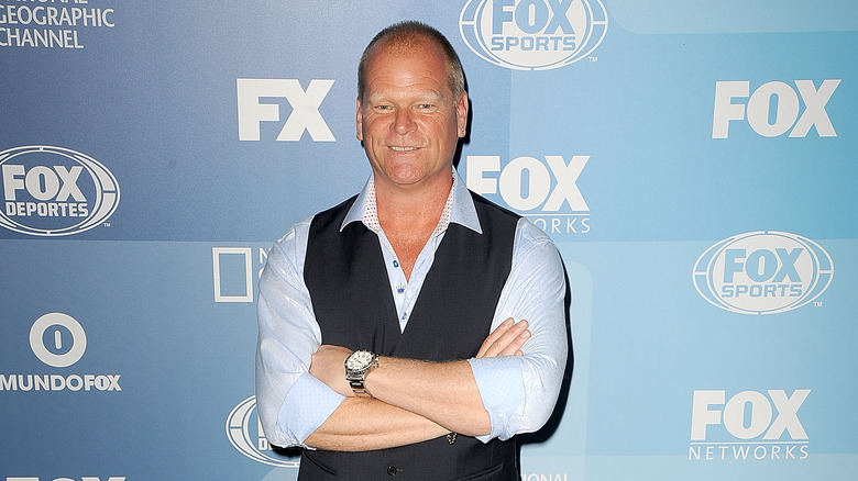Mike Holmes poses on the red carpet
