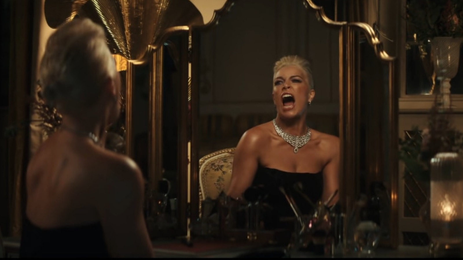 Why The Actress In Rakuten's Super Bowl 2022 Commercial Looks Familiar