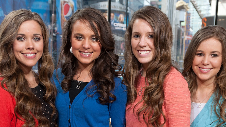 Jessa, Jana, Jill, and Jinger Duggar smiling