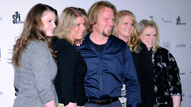 Sister Wives cast posing together