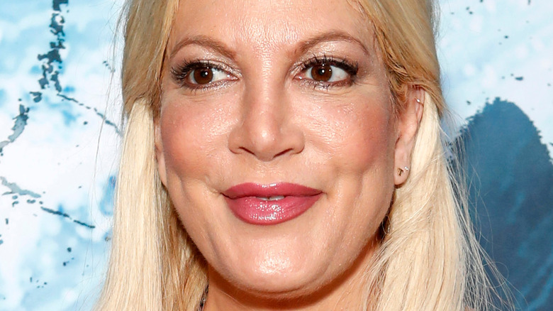 Tori Spelling smiling 