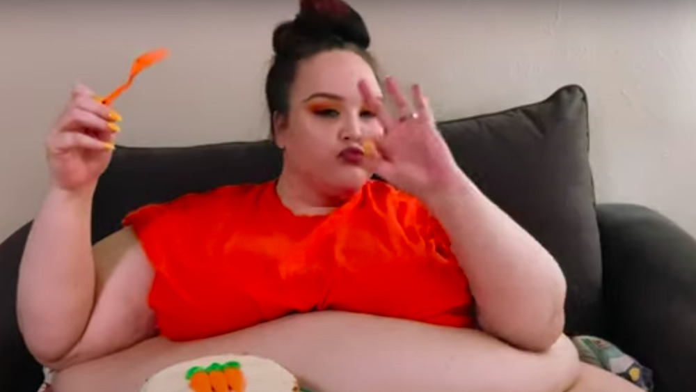 Samantha from My 600-lb. Life eating cake