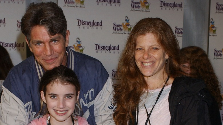 Eric Roberts, Emma Roberts and Eliza Roberts pose for a picture.