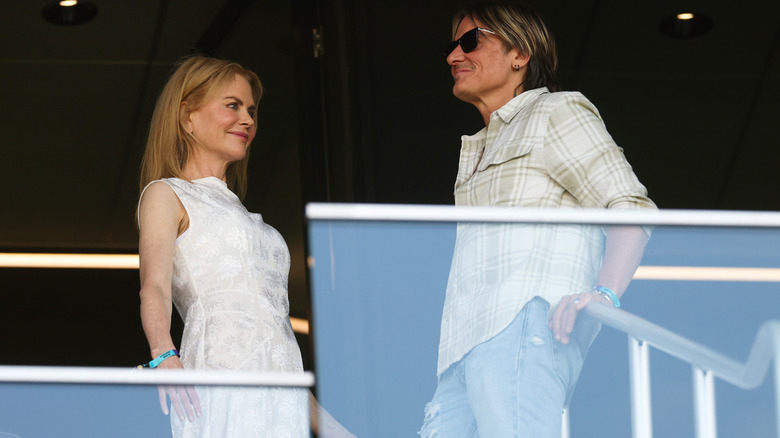 Keith Urban and Nicole Kidman facing each other