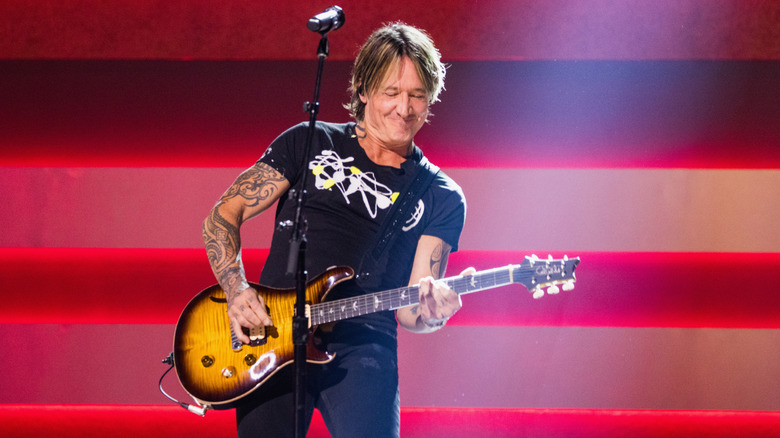 Keith Urban performing