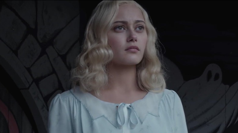 Ella Purnell in "Miss Peregrine's Home for Peculiar Children"