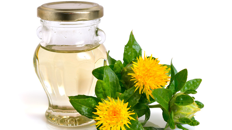 Safflower oil with safflowers