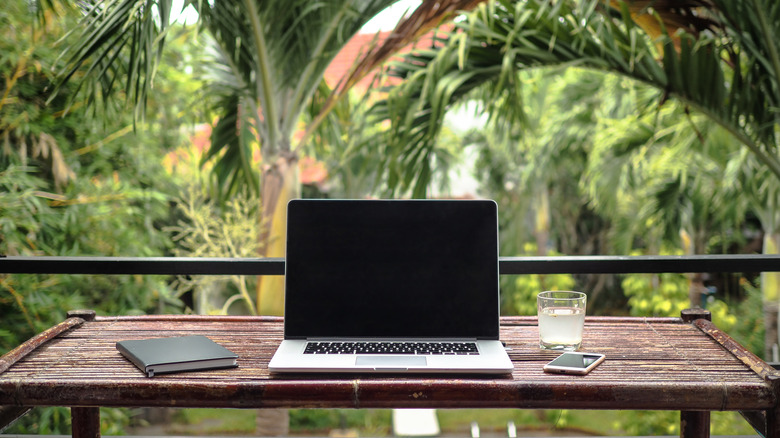 outdoor office