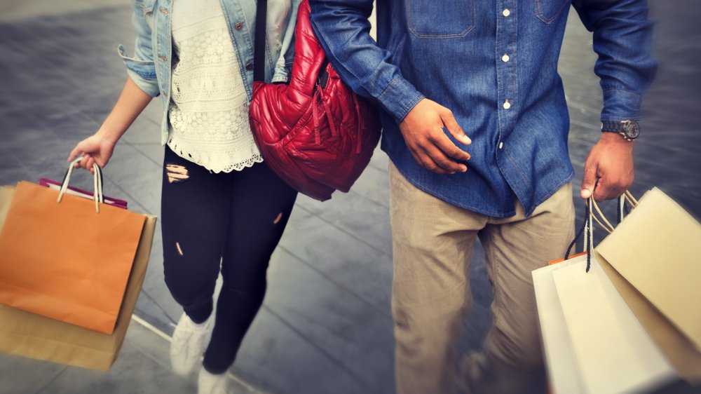 Couples with shopping bags