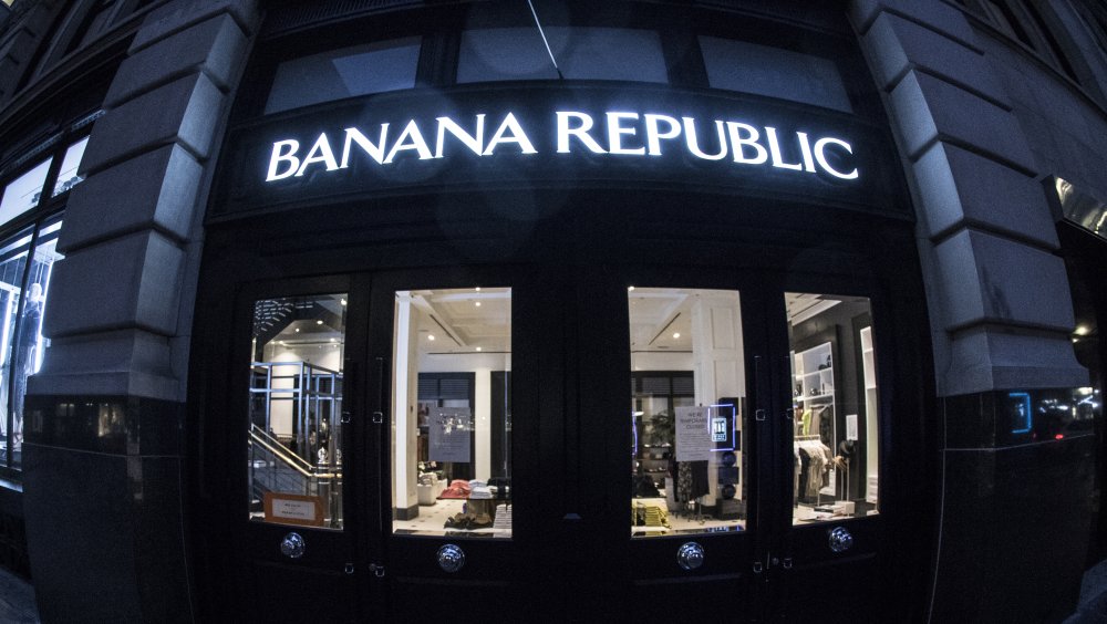 Outside view of Banana Republic