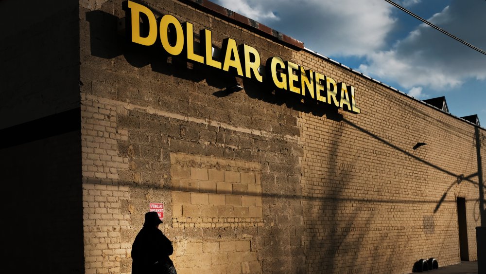 Dollar General storefront