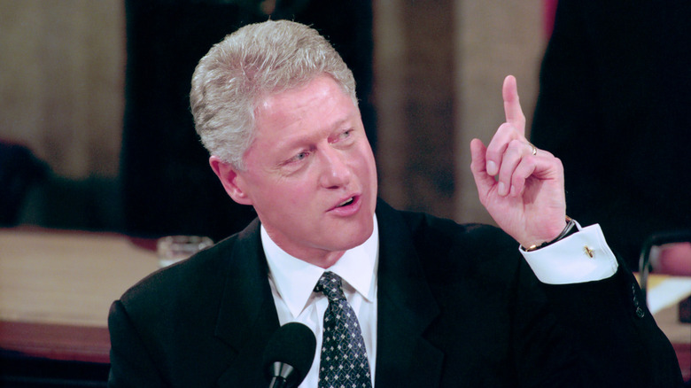 Bill Clinton giving State of the Union in 1999