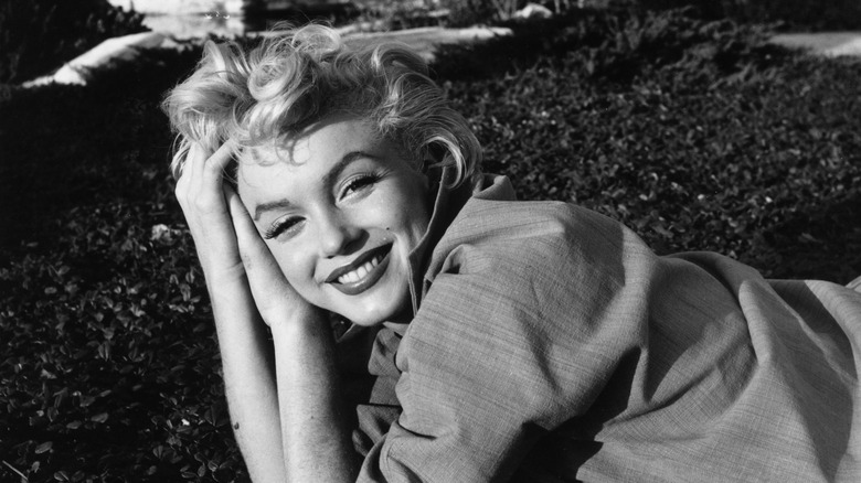 Marilyn Monroe perfect female body