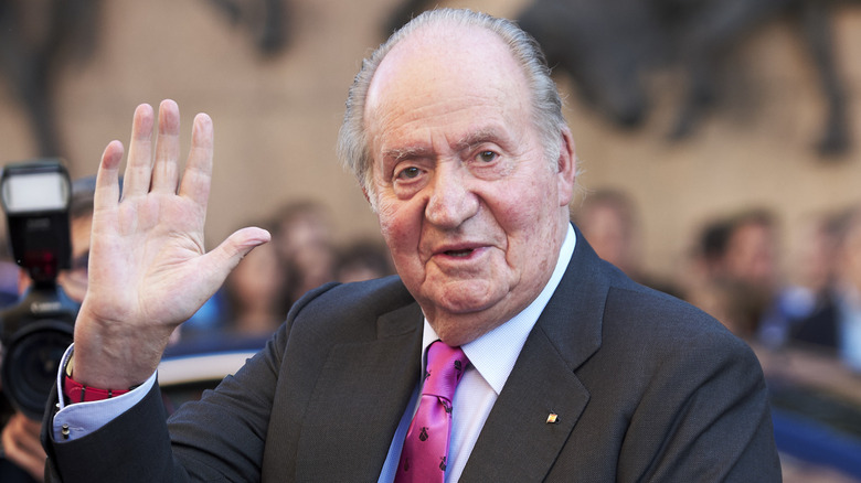 Juan Carlos I waving
