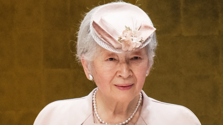 Empress Michiko posing