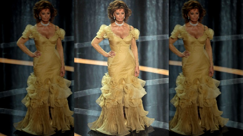 Sophia Loren posing at the 2009 Oscars