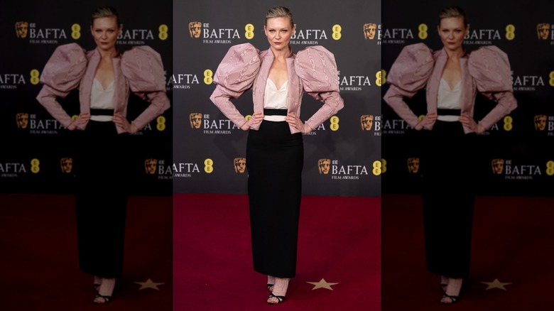 Kirsten Dunst posing