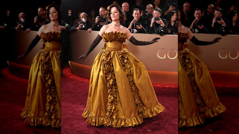 Parker Posey posing