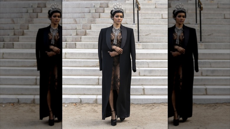 Teyana Taylor posing