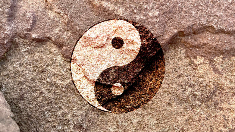 taijitu yin and yang symbol