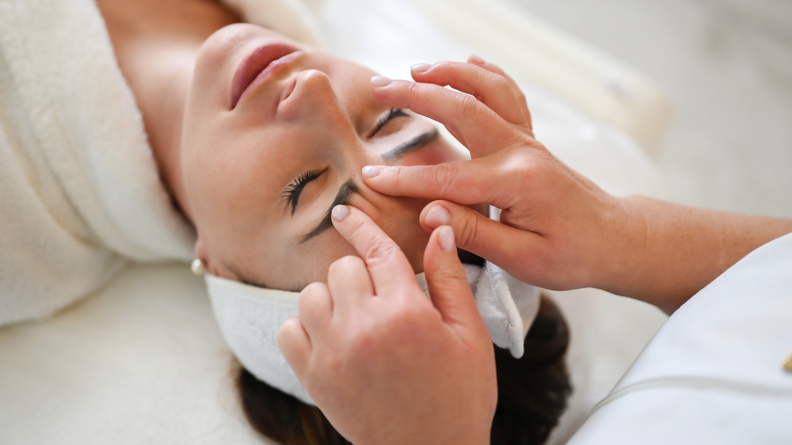 You Can Encourage Healthier Skin By Massaging These Facial Areas