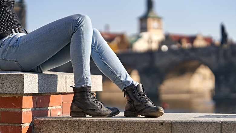 Woman in skinny jeans