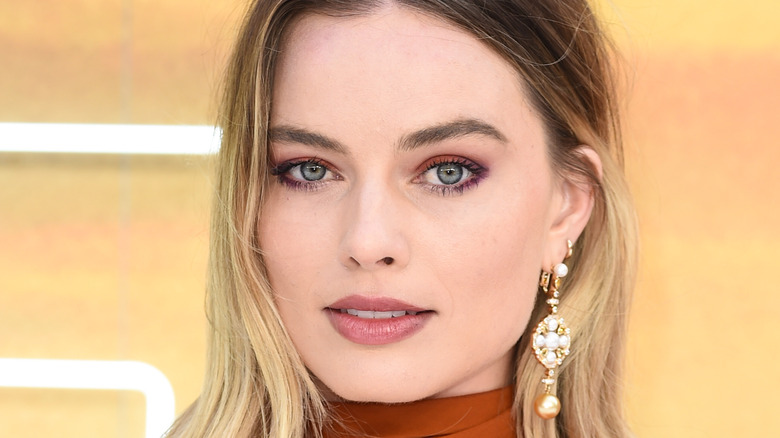 You Won't Believe What Margot Robbie Uses Instead Of Lip Balm To Keep ...