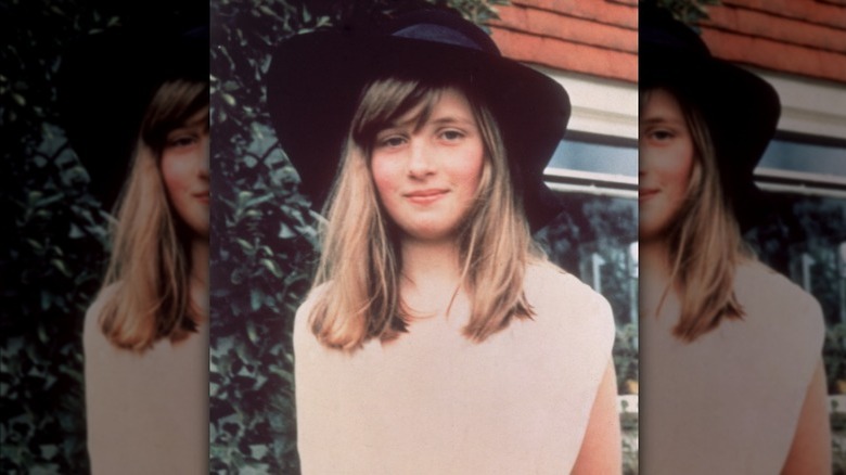 Diana Spencer smiling in a black hat (1971)