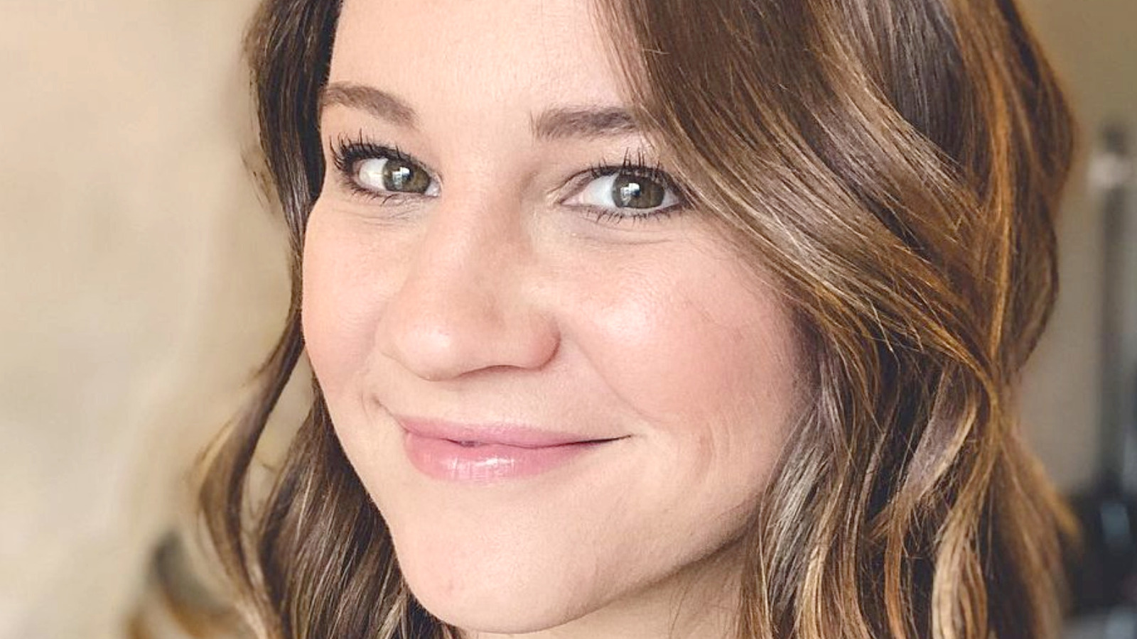 danielle and adam busby net worth - Ilustrasi 3
