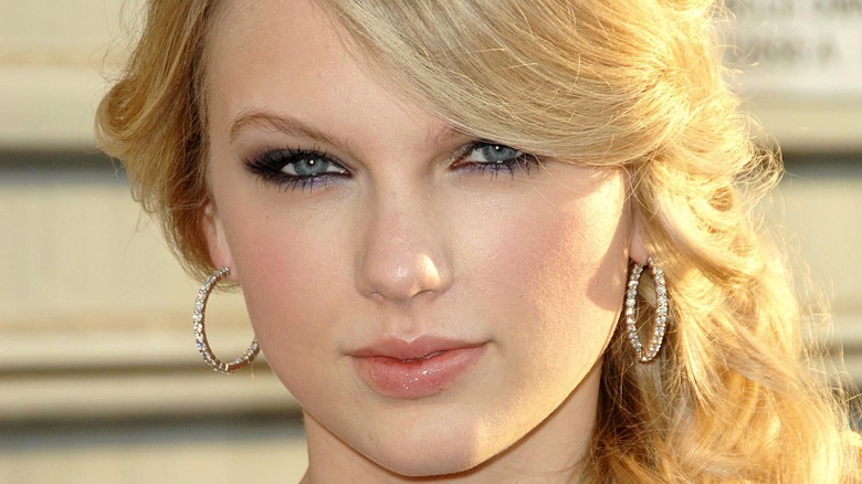 younger image of Taylor Swift