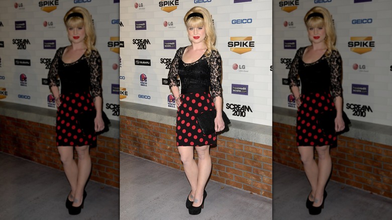 Kelly Osbourne posing