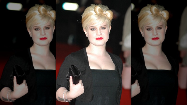 Kelly Osbourne posing